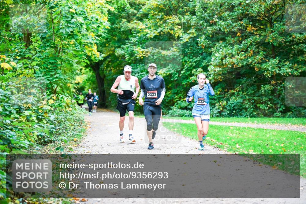 12.10.2025 - Bramfelder Halbmarathon 2025 Dr. Thomas Lammeyer http://msf.ph/oto/9356293 12.10.2025 10:56:37 Laufen 2323, 2324 meine-sportfotos.de