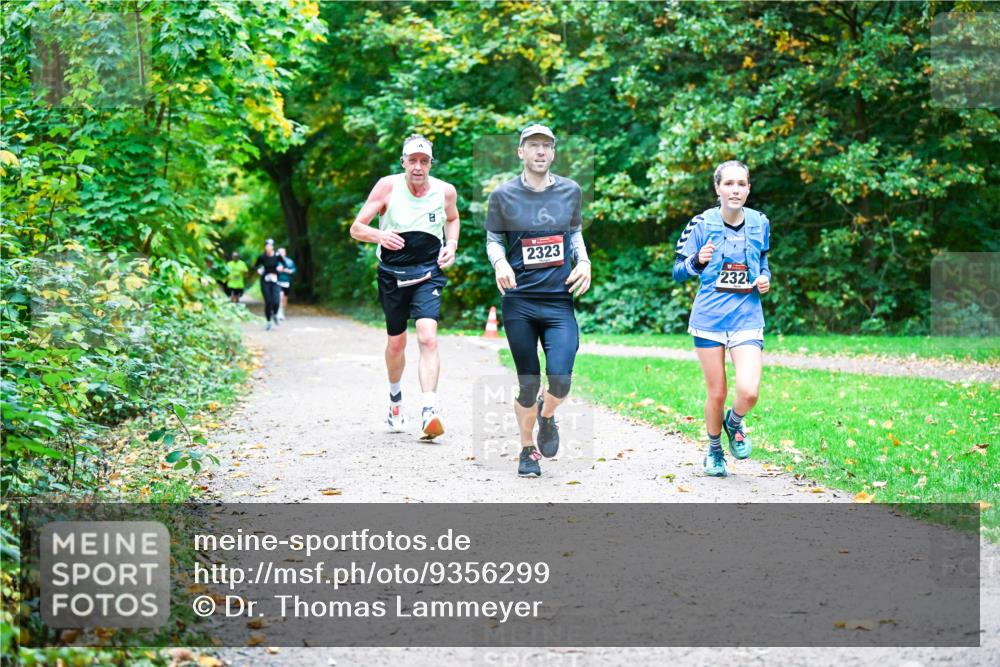 12.10.2025 - Bramfelder Halbmarathon 2025 Dr. Thomas Lammeyer http://msf.ph/oto/9356299 12.10.2025 10:56:38 Laufen 2323, 2324 meine-sportfotos.de
