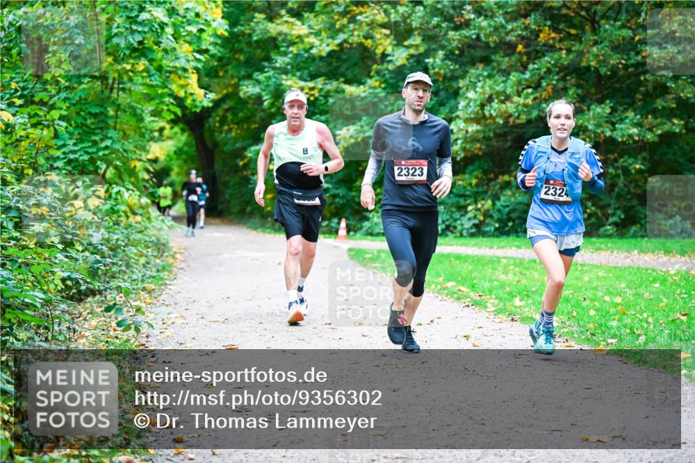 12.10.2025 - Bramfelder Halbmarathon 2025 Dr. Thomas Lammeyer http://msf.ph/oto/9356302 12.10.2025 10:56:39 Laufen 2323, 2324 meine-sportfotos.de