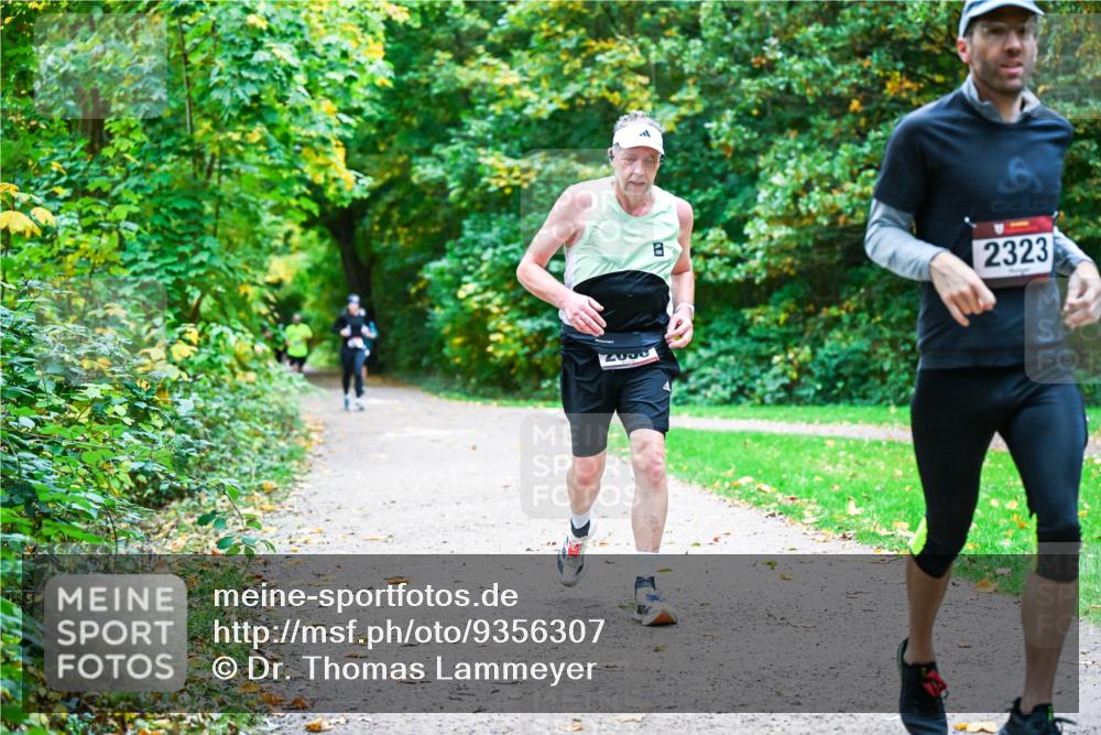 12.10.2025 - Bramfelder Halbmarathon 2025 Dr. Thomas Lammeyer http://msf.ph/oto/9356307 12.10.2025 10:56:40 Laufen 2000, 2323 meine-sportfotos.de