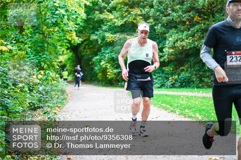 12.10.2025 - Bramfelder Halbmarathon 2025 Dr. Thomas Lammeyer http://msf.ph/oto/9356308 12.10.2025 10:56:40 Laufen 232 meine-sportfotos.de