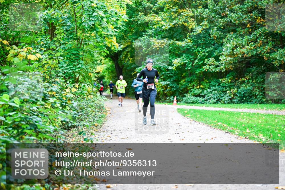12.10.2025 - Bramfelder Halbmarathon 2025 Dr. Thomas Lammeyer http://msf.ph/oto/9356313 12.10.2025 10:56:47 Laufen 2551 meine-sportfotos.de