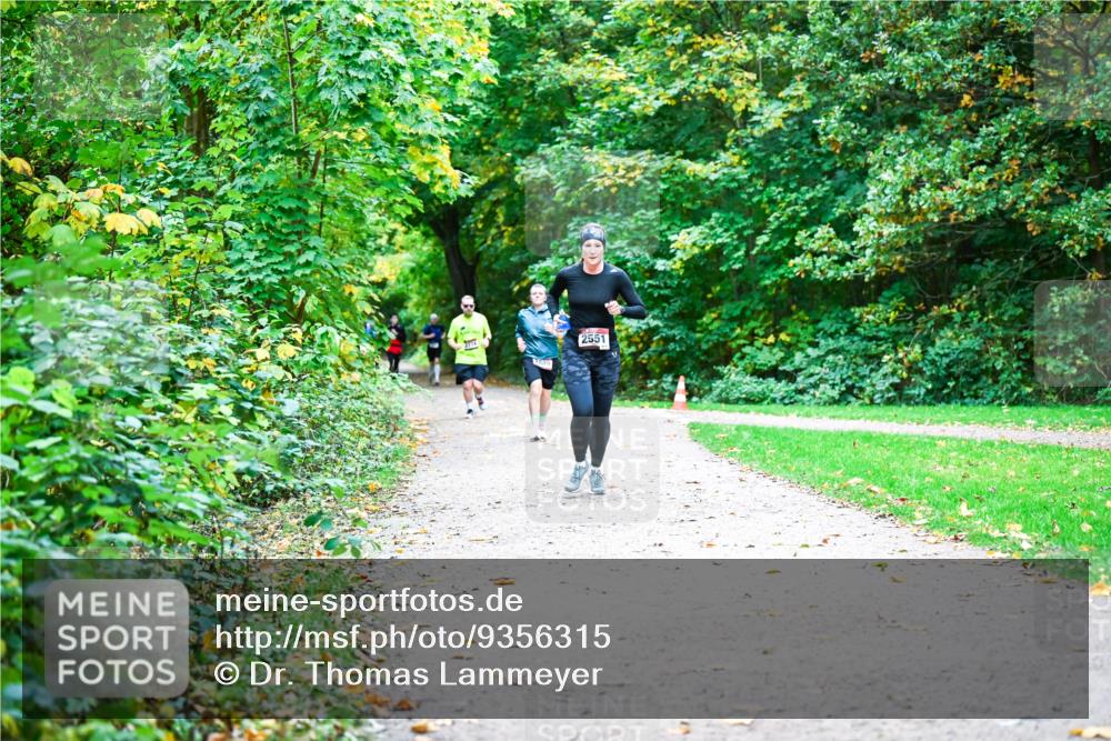 12.10.2025 - Bramfelder Halbmarathon 2025 Dr. Thomas Lammeyer http://msf.ph/oto/9356315 12.10.2025 10:56:47 Laufen 2551 meine-sportfotos.de