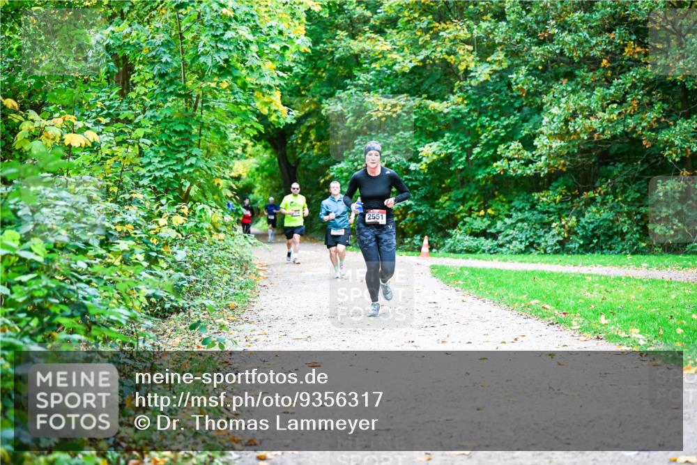 12.10.2025 - Bramfelder Halbmarathon 2025 Dr. Thomas Lammeyer http://msf.ph/oto/9356317 12.10.2025 10:56:47 Laufen 2551 meine-sportfotos.de