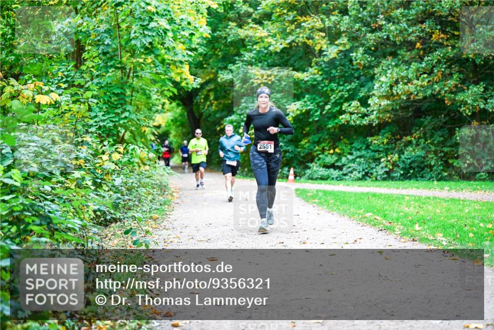 12.10.2025 - Bramfelder Halbmarathon 2025 Dr. Thomas Lammeyer http://msf.ph/oto/9356321 12.10.2025 10:56:48 Laufen 2551 meine-sportfotos.de