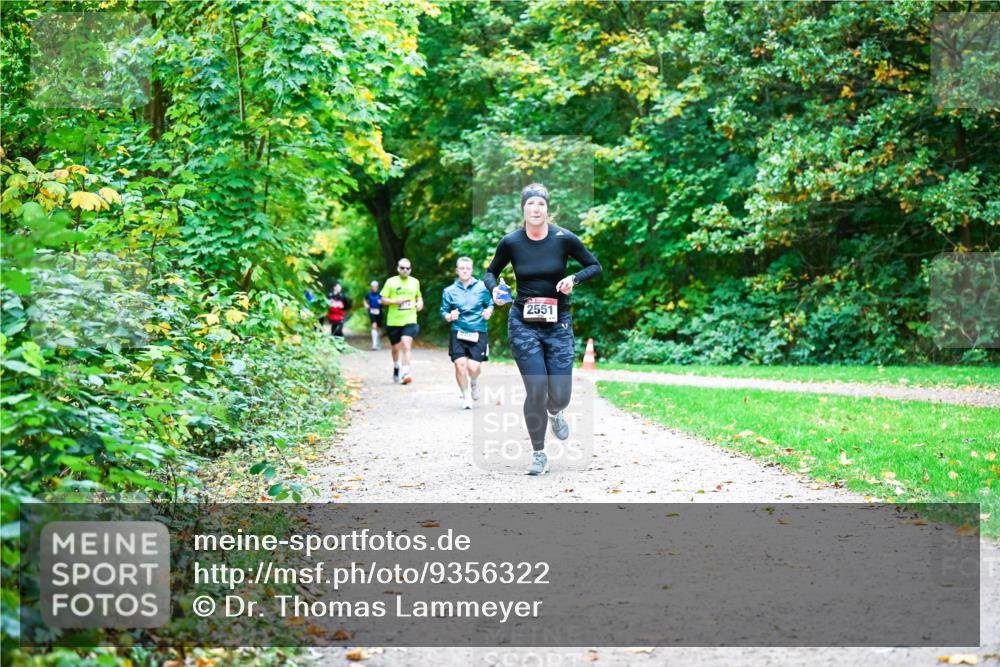 12.10.2025 - Bramfelder Halbmarathon 2025 Dr. Thomas Lammeyer http://msf.ph/oto/9356322 12.10.2025 10:56:48 Laufen 2551 meine-sportfotos.de