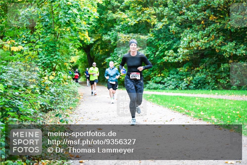 12.10.2025 - Bramfelder Halbmarathon 2025 Dr. Thomas Lammeyer http://msf.ph/oto/9356327 12.10.2025 10:56:49 Laufen 2551 meine-sportfotos.de