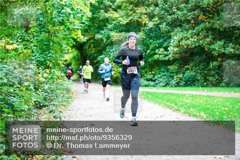12.10.2025 - Bramfelder Halbmarathon 2025 Dr. Thomas Lammeyer http://msf.ph/oto/9356329 12.10.2025 10:56:49 Laufen 2551 meine-sportfotos.de