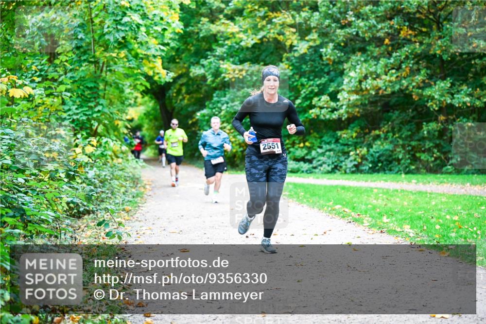 12.10.2025 - Bramfelder Halbmarathon 2025 Dr. Thomas Lammeyer http://msf.ph/oto/9356330 12.10.2025 10:56:49 Laufen 2551 meine-sportfotos.de