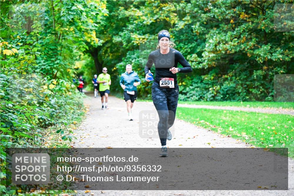 12.10.2025 - Bramfelder Halbmarathon 2025 Dr. Thomas Lammeyer http://msf.ph/oto/9356332 12.10.2025 10:56:49 Laufen 2551 meine-sportfotos.de