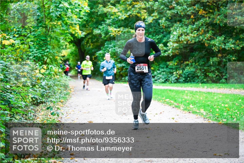 12.10.2025 - Bramfelder Halbmarathon 2025 Dr. Thomas Lammeyer http://msf.ph/oto/9356333 12.10.2025 10:56:49 Laufen 2551 meine-sportfotos.de