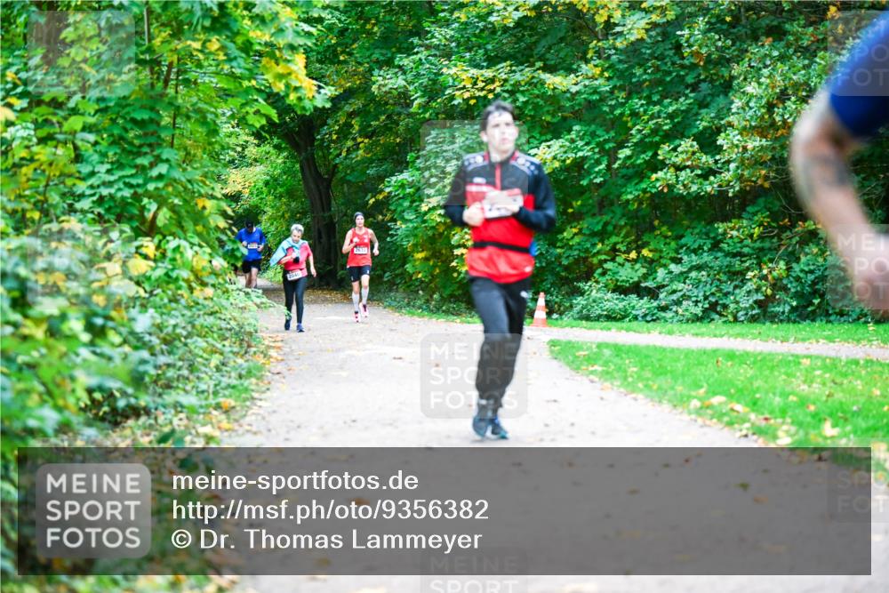 12.10.2025 - Bramfelder Halbmarathon 2025 Dr. Thomas Lammeyer http://msf.ph/oto/9356382 12.10.2025 10:57:00 Laufen  meine-sportfotos.de