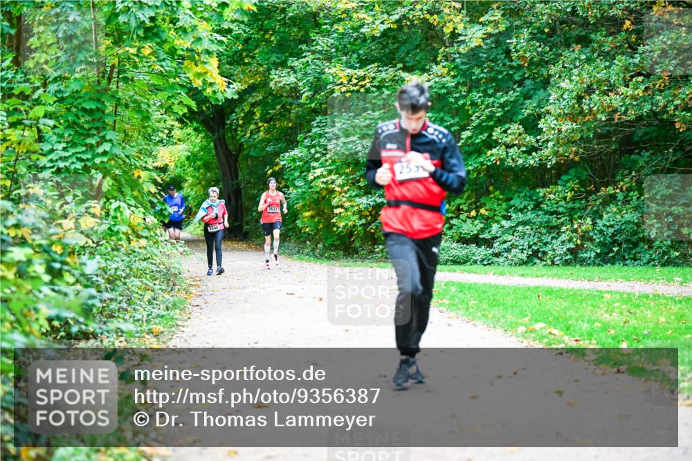 12.10.2025 - Bramfelder Halbmarathon 2025 Dr. Thomas Lammeyer http://msf.ph/oto/9356387 12.10.2025 10:57:01 Laufen 2040, 2633, 253 meine-sportfotos.de