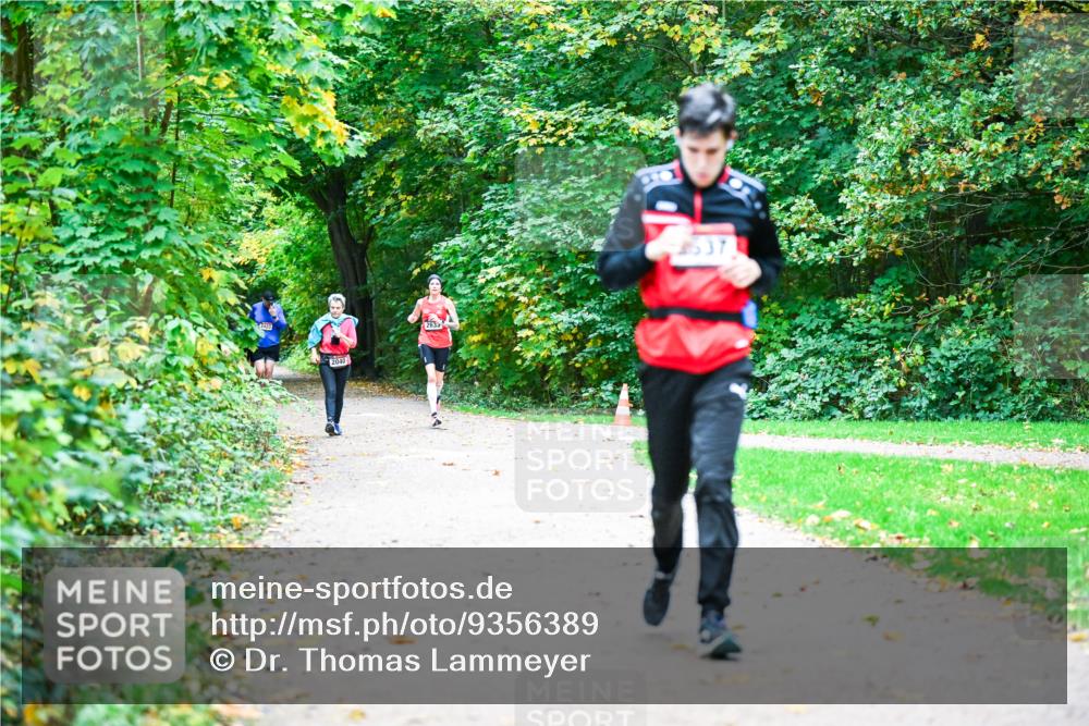 12.10.2025 - Bramfelder Halbmarathon 2025 Dr. Thomas Lammeyer http://msf.ph/oto/9356389 12.10.2025 10:57:01 Laufen 2423, 2040, 2633 meine-sportfotos.de