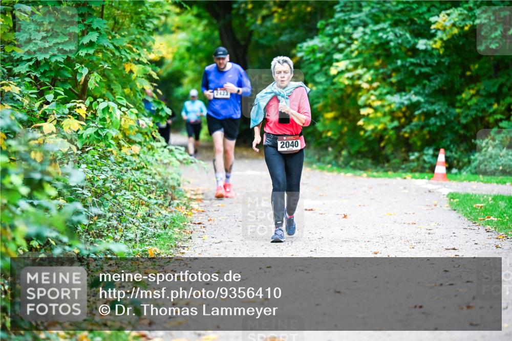 12.10.2025 - Bramfelder Halbmarathon 2025 Dr. Thomas Lammeyer http://msf.ph/oto/9356410 12.10.2025 10:57:08 Laufen 2423, 2040 meine-sportfotos.de