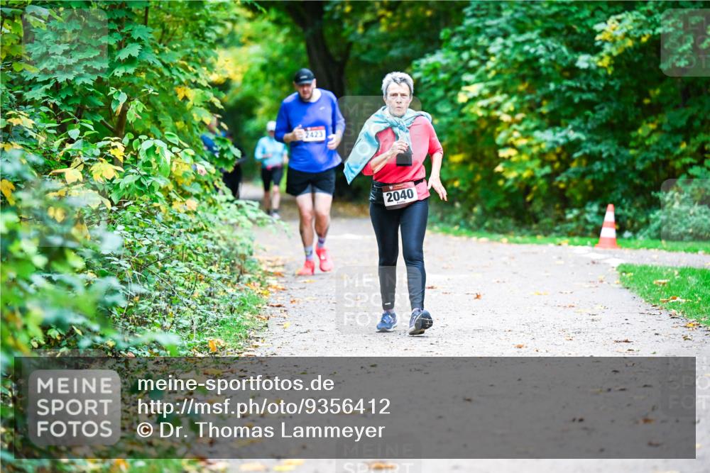 12.10.2025 - Bramfelder Halbmarathon 2025 Dr. Thomas Lammeyer http://msf.ph/oto/9356412 12.10.2025 10:57:08 Laufen 2423, 2040 meine-sportfotos.de