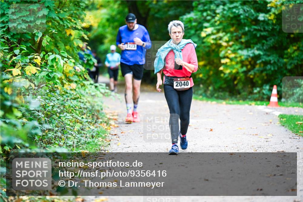 12.10.2025 - Bramfelder Halbmarathon 2025 Dr. Thomas Lammeyer http://msf.ph/oto/9356416 12.10.2025 10:57:09 Laufen 2423, 2040 meine-sportfotos.de