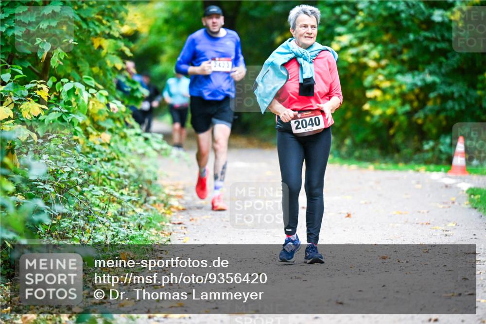 12.10.2025 - Bramfelder Halbmarathon 2025 Dr. Thomas Lammeyer http://msf.ph/oto/9356420 12.10.2025 10:57:09 Laufen 2423, 2040 meine-sportfotos.de