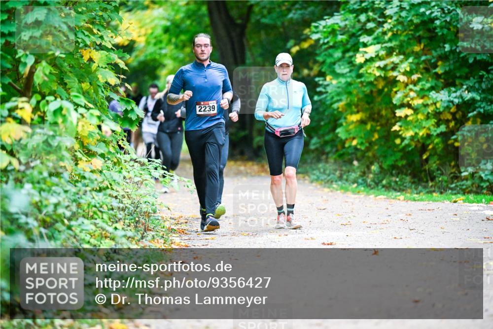 12.10.2025 - Bramfelder Halbmarathon 2025 Dr. Thomas Lammeyer http://msf.ph/oto/9356427 12.10.2025 10:57:15 Laufen 2239 meine-sportfotos.de