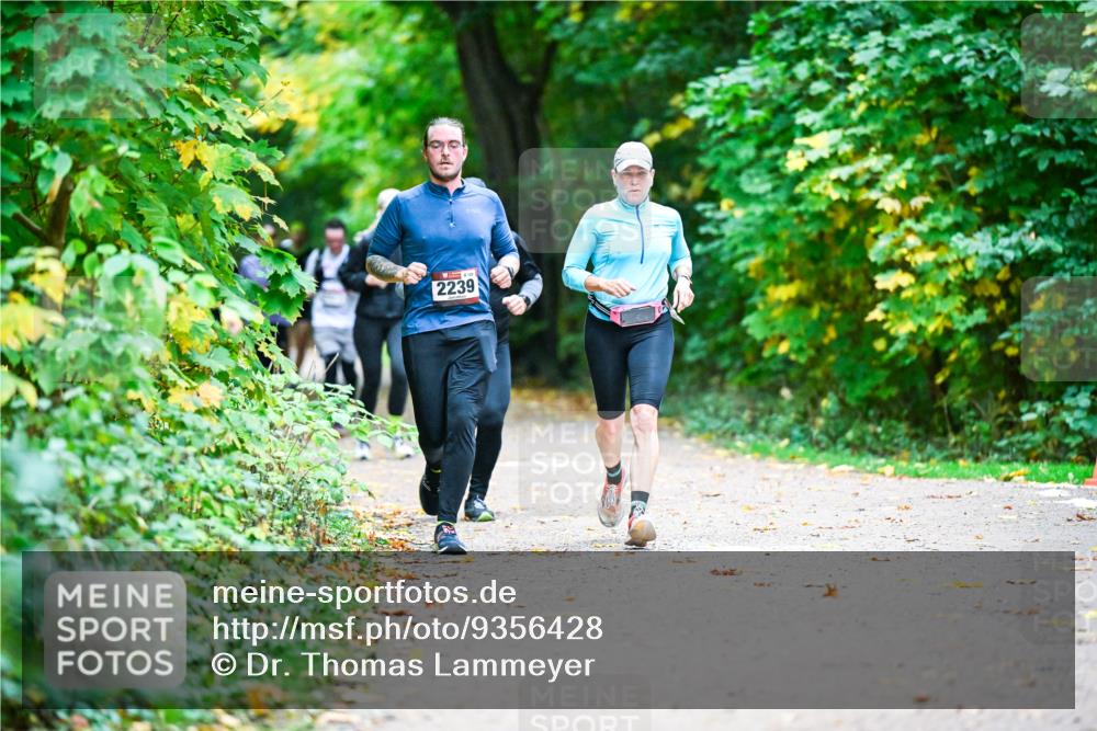 12.10.2025 - Bramfelder Halbmarathon 2025 Dr. Thomas Lammeyer http://msf.ph/oto/9356428 12.10.2025 10:57:16 Laufen 2239 meine-sportfotos.de