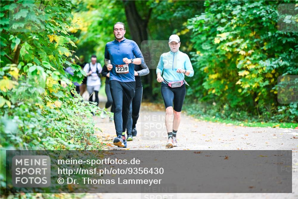 12.10.2025 - Bramfelder Halbmarathon 2025 Dr. Thomas Lammeyer http://msf.ph/oto/9356430 12.10.2025 10:57:16 Laufen 2239 meine-sportfotos.de