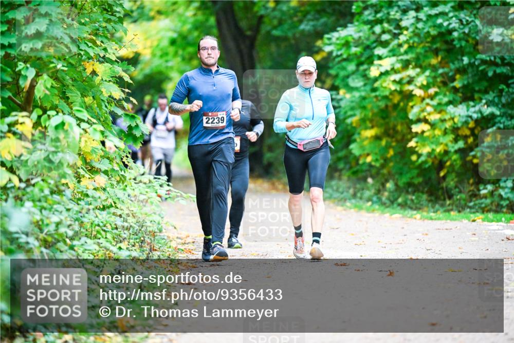 12.10.2025 - Bramfelder Halbmarathon 2025 Dr. Thomas Lammeyer http://msf.ph/oto/9356433 12.10.2025 10:57:16 Laufen 2239 meine-sportfotos.de