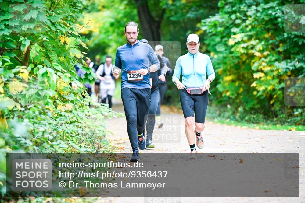 12.10.2025 - Bramfelder Halbmarathon 2025 Dr. Thomas Lammeyer http://msf.ph/oto/9356437 12.10.2025 10:57:17 Laufen 2239 meine-sportfotos.de