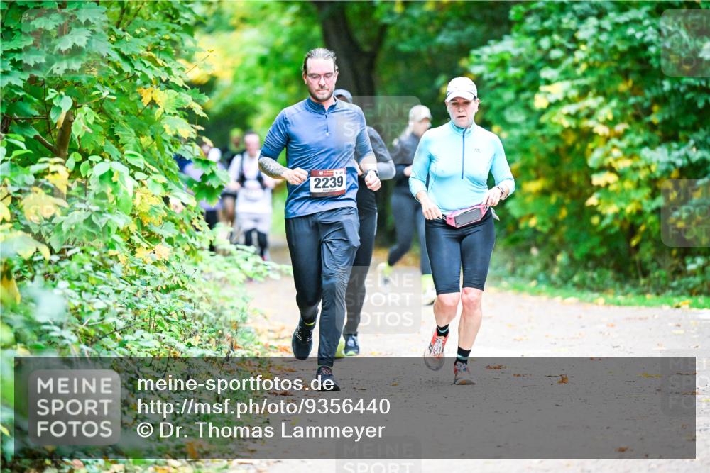 12.10.2025 - Bramfelder Halbmarathon 2025 Dr. Thomas Lammeyer http://msf.ph/oto/9356440 12.10.2025 10:57:17 Laufen 120, 1, 2239 meine-sportfotos.de