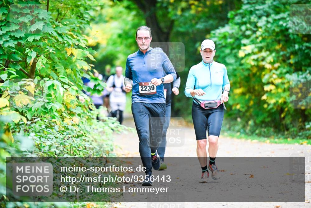 12.10.2025 - Bramfelder Halbmarathon 2025 Dr. Thomas Lammeyer http://msf.ph/oto/9356443 12.10.2025 10:57:18 Laufen 2239 meine-sportfotos.de