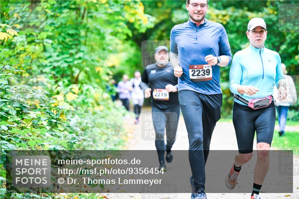 12.10.2025 - Bramfelder Halbmarathon 2025 Dr. Thomas Lammeyer http://msf.ph/oto/9356454 12.10.2025 10:57:21 Laufen 2215, 120, 2239 meine-sportfotos.de