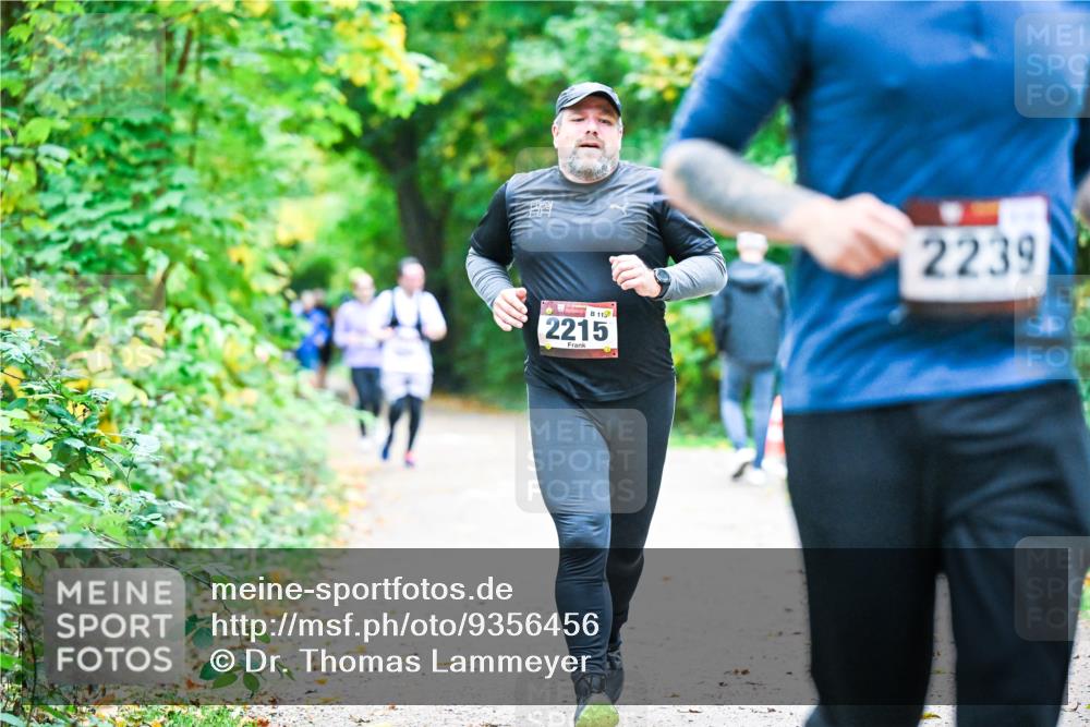 12.10.2025 - Bramfelder Halbmarathon 2025 Dr. Thomas Lammeyer http://msf.ph/oto/9356456 12.10.2025 10:57:23 Laufen 11, 2215, 2239 meine-sportfotos.de