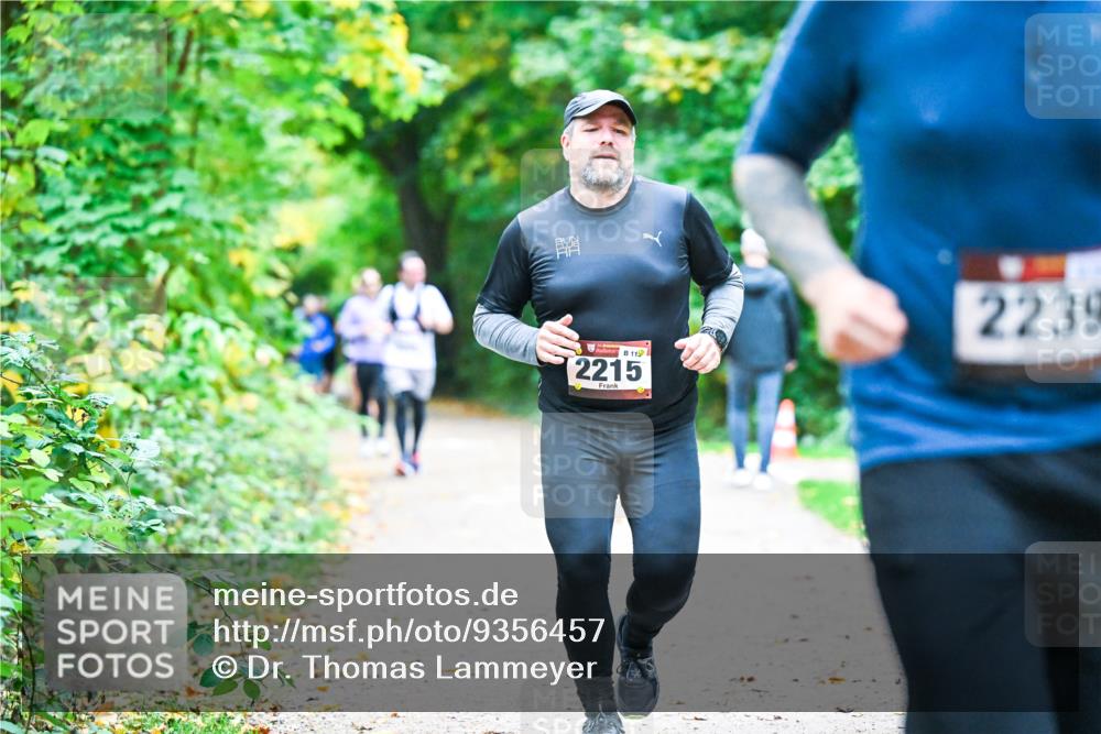 12.10.2025 - Bramfelder Halbmarathon 2025 Dr. Thomas Lammeyer http://msf.ph/oto/9356457 12.10.2025 10:57:23 Laufen 119, 2215, 2239 meine-sportfotos.de