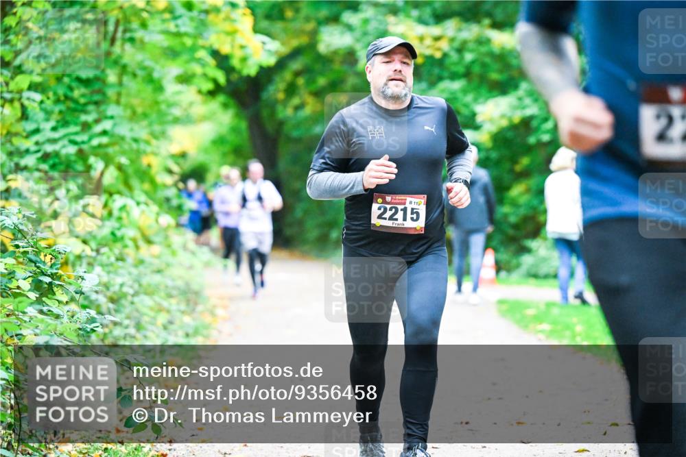 12.10.2025 - Bramfelder Halbmarathon 2025 Dr. Thomas Lammeyer http://msf.ph/oto/9356458 12.10.2025 10:57:23 Laufen 111, 2215, 22 meine-sportfotos.de