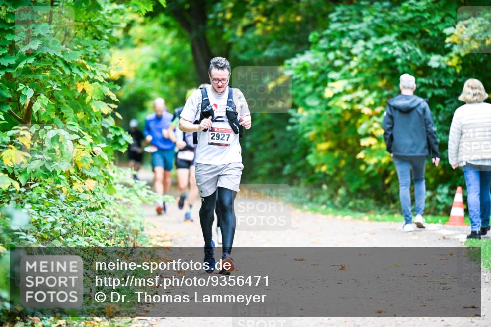 12.10.2025 - Bramfelder Halbmarathon 2025 Dr. Thomas Lammeyer http://msf.ph/oto/9356471 12.10.2025 10:57:26 Laufen 2927 meine-sportfotos.de