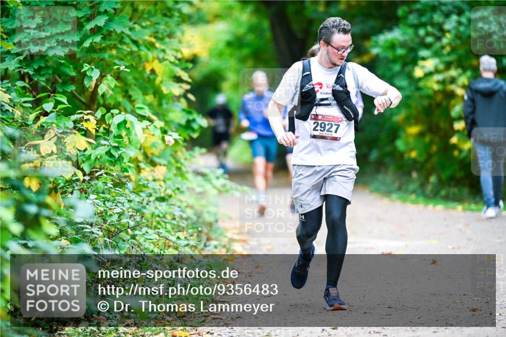12.10.2025 - Bramfelder Halbmarathon 2025 Dr. Thomas Lammeyer http://msf.ph/oto/9356483 12.10.2025 10:57:28 Laufen 2927 meine-sportfotos.de