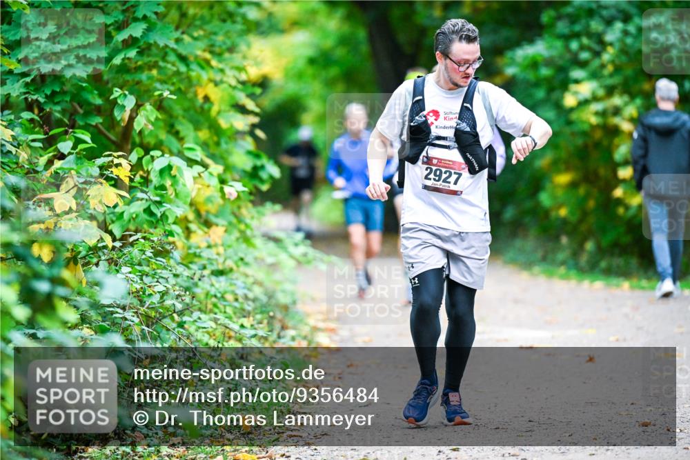 12.10.2025 - Bramfelder Halbmarathon 2025 Dr. Thomas Lammeyer http://msf.ph/oto/9356484 12.10.2025 10:57:28 Laufen 2927 meine-sportfotos.de
