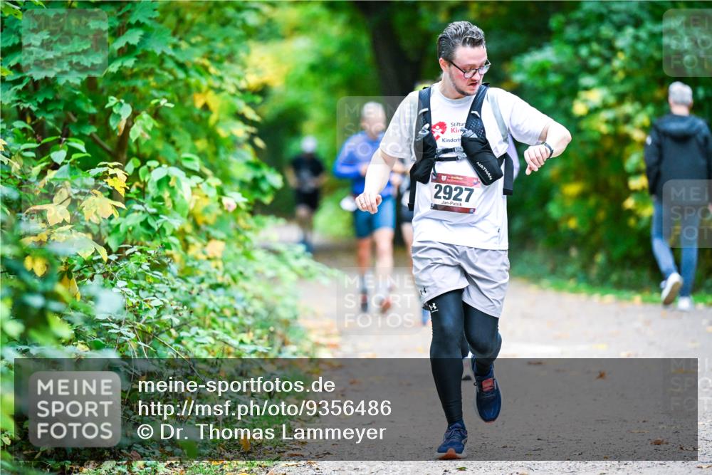 12.10.2025 - Bramfelder Halbmarathon 2025 Dr. Thomas Lammeyer http://msf.ph/oto/9356486 12.10.2025 10:57:28 Laufen 2927 meine-sportfotos.de