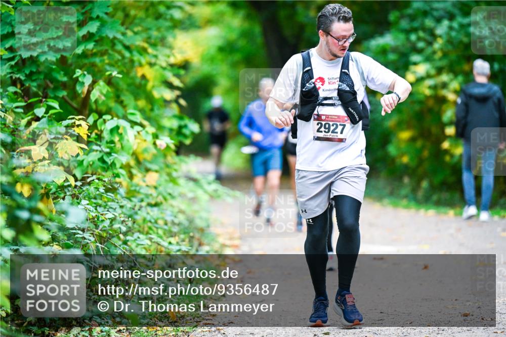 12.10.2025 - Bramfelder Halbmarathon 2025 Dr. Thomas Lammeyer http://msf.ph/oto/9356487 12.10.2025 10:57:28 Laufen 2927 meine-sportfotos.de