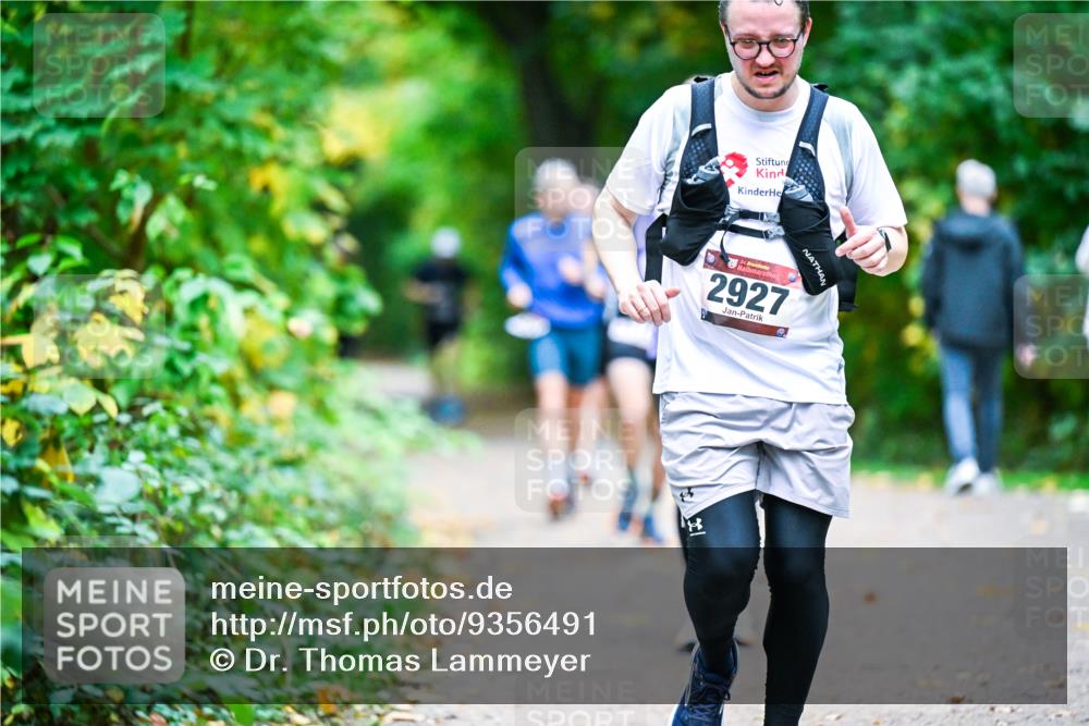 12.10.2025 - Bramfelder Halbmarathon 2025 Dr. Thomas Lammeyer http://msf.ph/oto/9356491 12.10.2025 10:57:30 Laufen 34, 2927, 8 meine-sportfotos.de