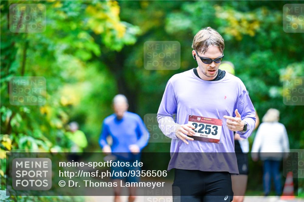 12.10.2025 - Bramfelder Halbmarathon 2025 Dr. Thomas Lammeyer http://msf.ph/oto/9356506 12.10.2025 10:57:33 Laufen 34, 2253 meine-sportfotos.de