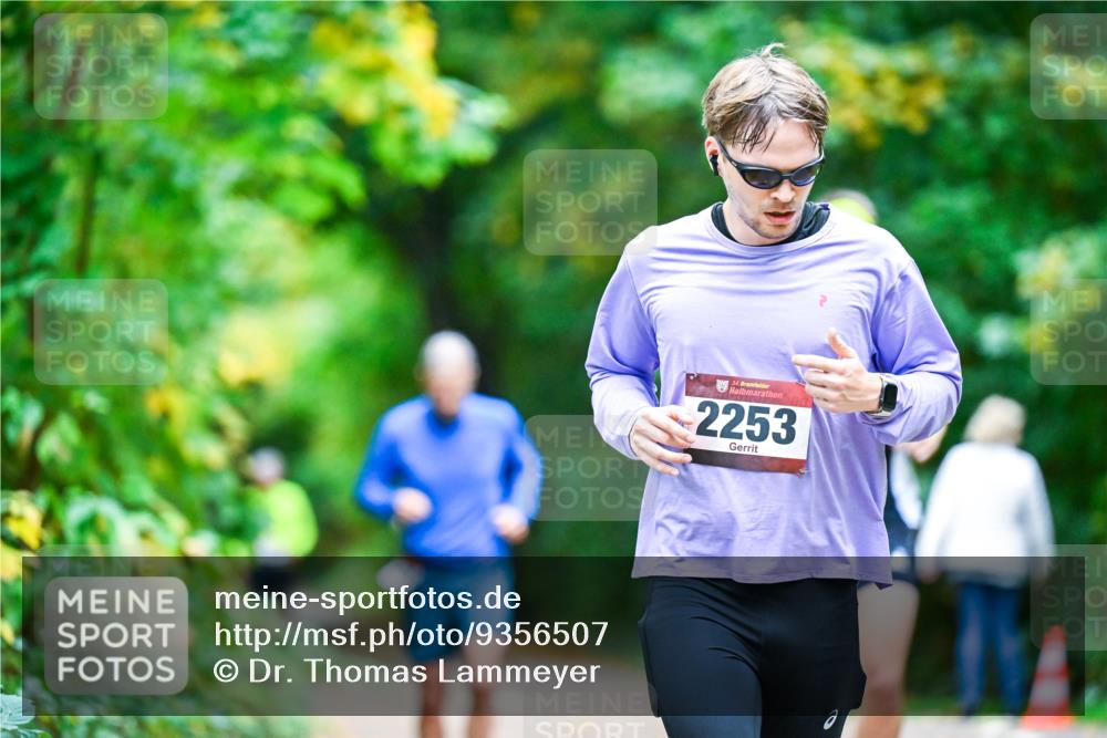 12.10.2025 - Bramfelder Halbmarathon 2025 Dr. Thomas Lammeyer http://msf.ph/oto/9356507 12.10.2025 10:57:33 Laufen 34, 2253 meine-sportfotos.de