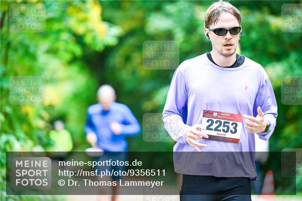 12.10.2025 - Bramfelder Halbmarathon 2025 Dr. Thomas Lammeyer http://msf.ph/oto/9356511 12.10.2025 10:57:34 Laufen 34, 2253 meine-sportfotos.de