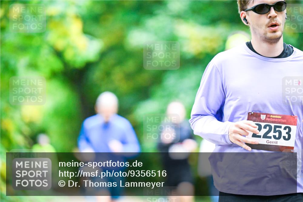 12.10.2025 - Bramfelder Halbmarathon 2025 Dr. Thomas Lammeyer http://msf.ph/oto/9356516 12.10.2025 10:57:34 Laufen 34, 2253 meine-sportfotos.de