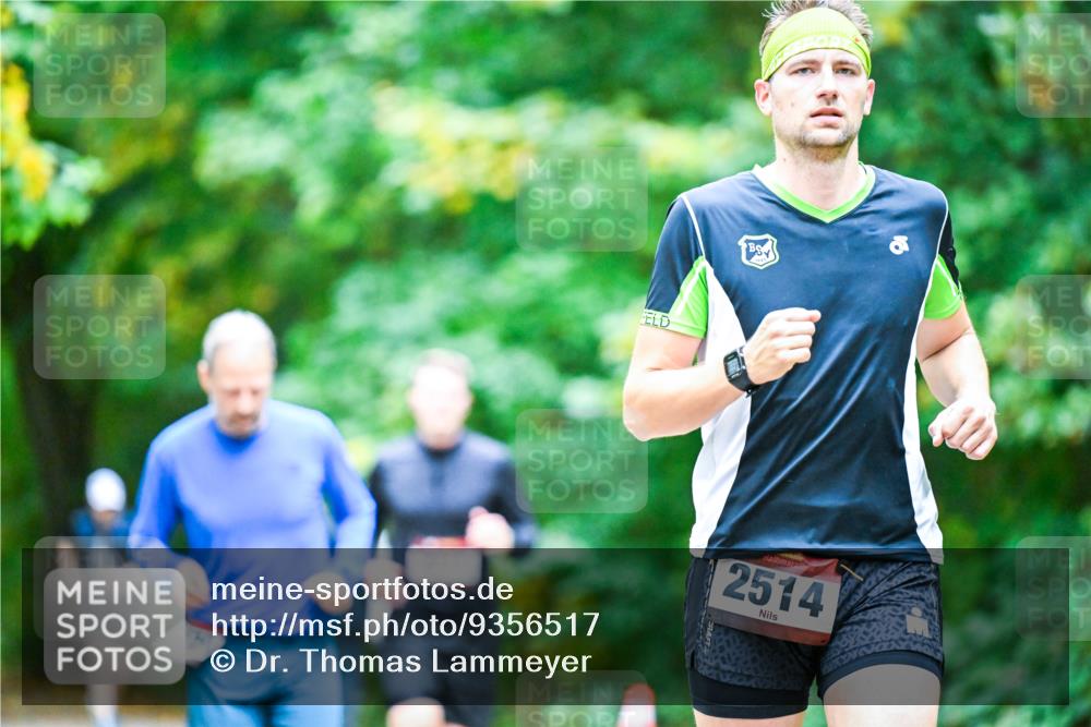 12.10.2025 - Bramfelder Halbmarathon 2025 Dr. Thomas Lammeyer http://msf.ph/oto/9356517 12.10.2025 10:57:35 Laufen 2514 meine-sportfotos.de
