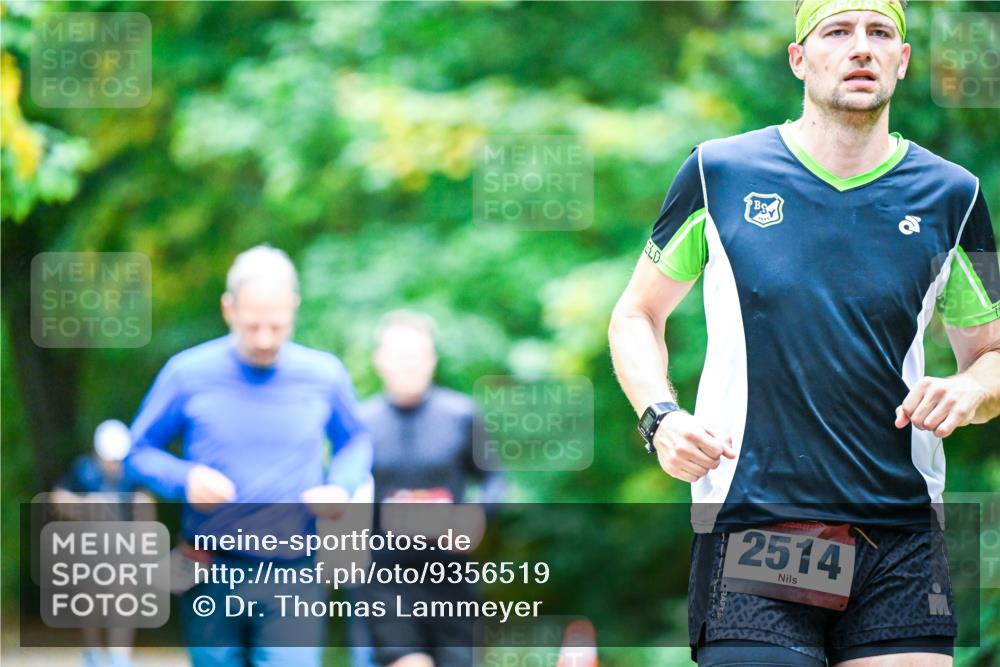 12.10.2025 - Bramfelder Halbmarathon 2025 Dr. Thomas Lammeyer http://msf.ph/oto/9356519 12.10.2025 10:57:36 Laufen 2514 meine-sportfotos.de