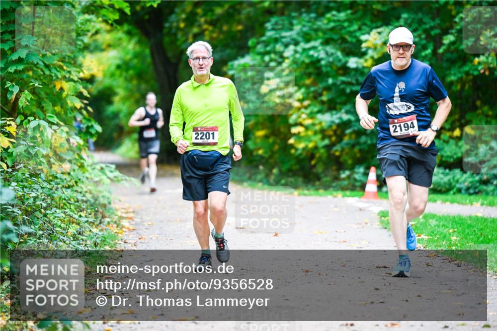 12.10.2025 - Bramfelder Halbmarathon 2025 Dr. Thomas Lammeyer http://msf.ph/oto/9356528 12.10.2025 10:57:44 Laufen 2201, 2194 meine-sportfotos.de
