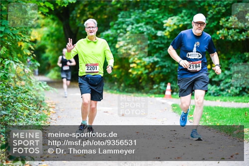 12.10.2025 - Bramfelder Halbmarathon 2025 Dr. Thomas Lammeyer http://msf.ph/oto/9356531 12.10.2025 10:57:44 Laufen 2201, 2194, 124 meine-sportfotos.de