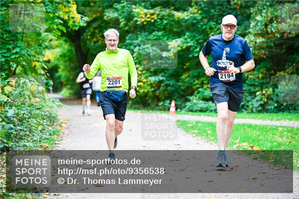 12.10.2025 - Bramfelder Halbmarathon 2025 Dr. Thomas Lammeyer http://msf.ph/oto/9356538 12.10.2025 10:57:45 Laufen 2194, 2201 meine-sportfotos.de