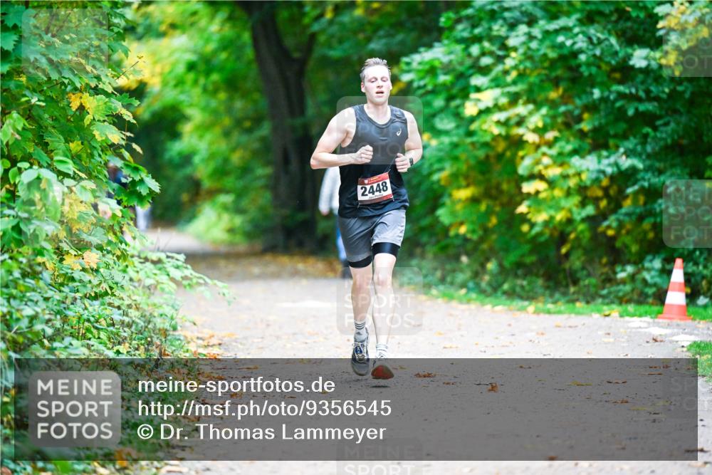 12.10.2025 - Bramfelder Halbmarathon 2025 Dr. Thomas Lammeyer http://msf.ph/oto/9356545 12.10.2025 10:57:48 Laufen 2448 meine-sportfotos.de