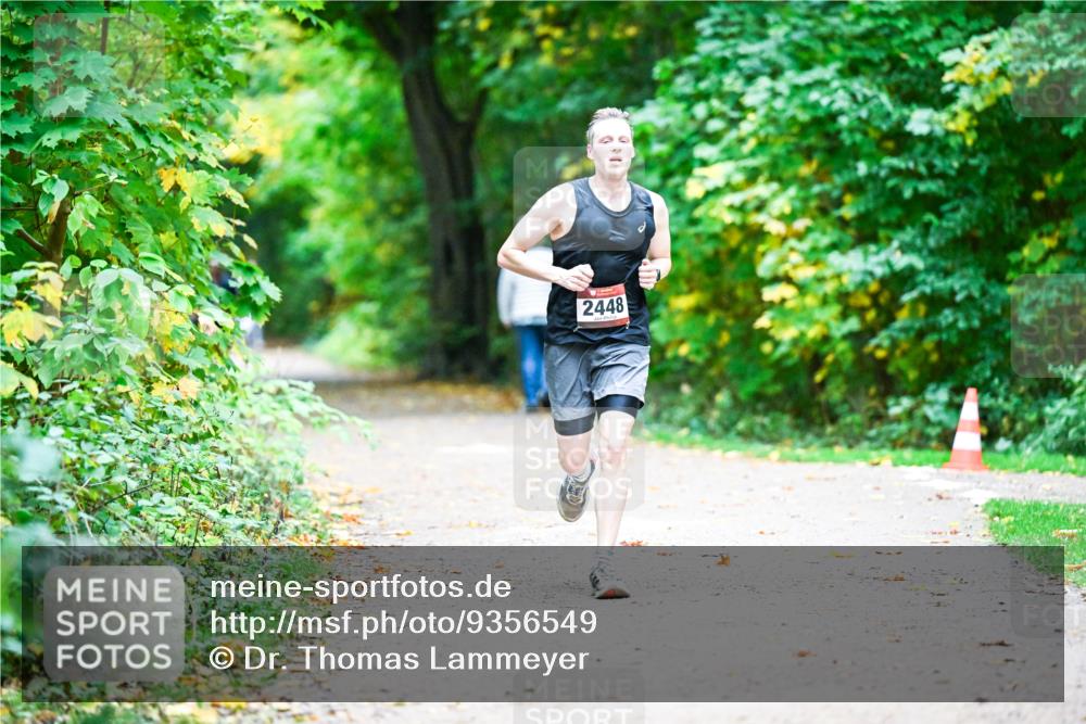 12.10.2025 - Bramfelder Halbmarathon 2025 Dr. Thomas Lammeyer http://msf.ph/oto/9356549 12.10.2025 10:57:49 Laufen 2448 meine-sportfotos.de